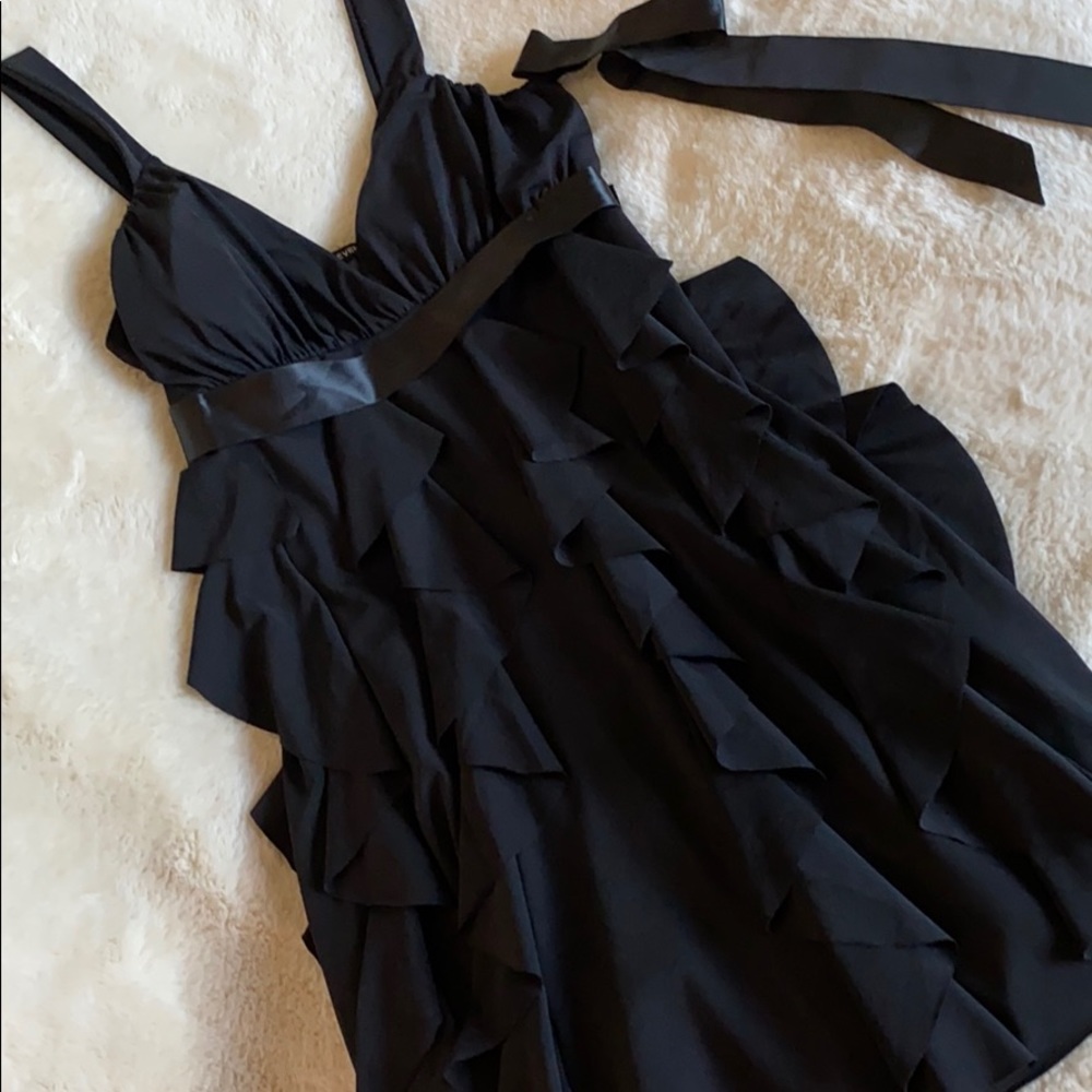 Ruffled sleeveless sassy dress.